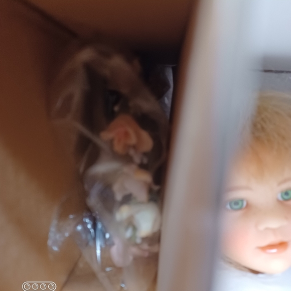 Collection of Masters by Richard Simmons Beautiful Doll with stool - Picture 3 of 9